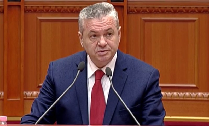 Murrizi nxjerr listën e deputeteve qe votuan kundër ligjit për largimin nga politika të ‘ish-sigurimsave’: I ftoj publikisht, që…