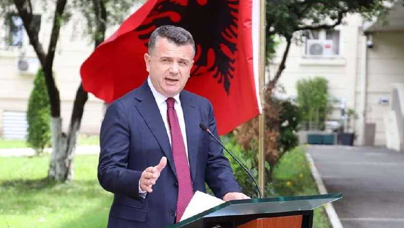 Mazhoranca paralajmëron rrëzimin e dekretit të Presidentit dhe shpërthen ndaj Metës: Ligji i 4 rajoneve zhvillon Shqipërinë, pretendimet presidenciale lajthitje