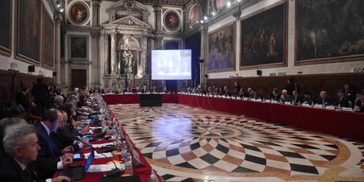 E PLOTË/ Kodi i ri zgjedhor, Venecia rrëzon pretendimet e Bashës dhe Metës: Ndryshimet nuk shkelin standardet ndërkombëtare, palët të bashkëpunojnë