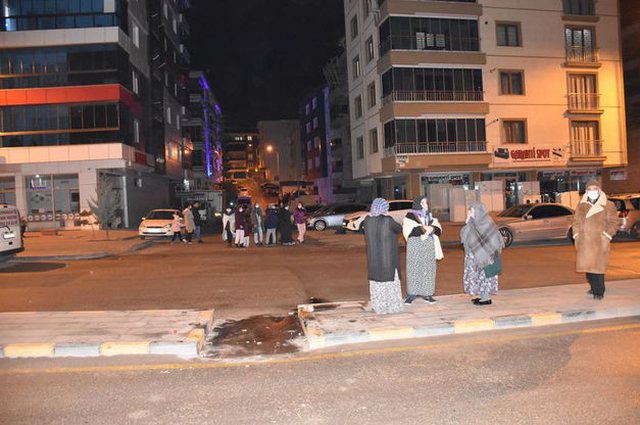 Një tërmet i fortë shkund Ankaranë, njerëzit në panik dalin rrugë