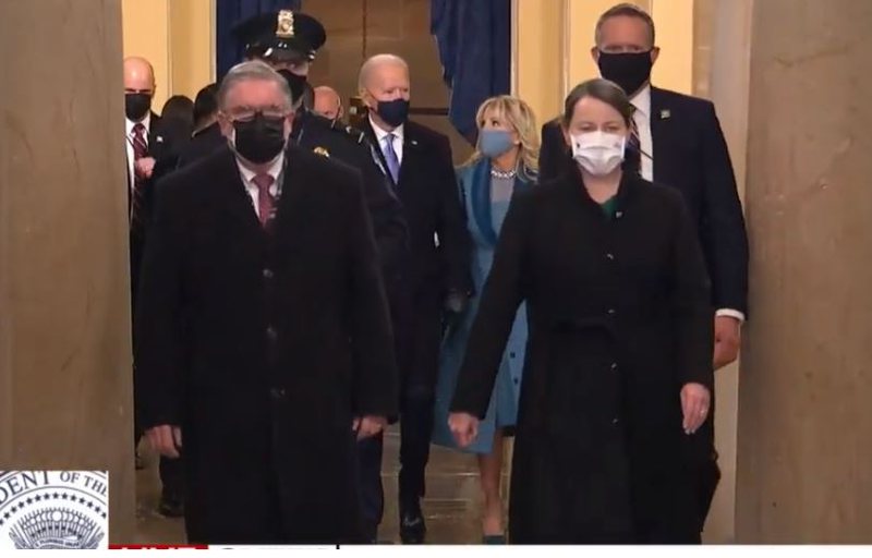 Menjëherë pas ceremonisë së betimit, Biden bën lëvizjen e parë si President i SHBA-ve: Nuk duhet të humbasim kohë!