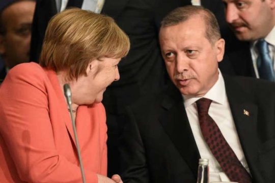 Takim “kokë më kokë”: Merkel dhe Erdogan për krizën në Mesdhe