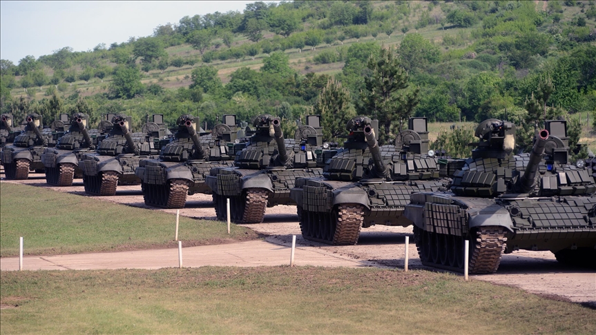 Rusia armatos Serbinë, i dhuron ushtrisë serbe 30 tanke dhe 30 makina të blinduara