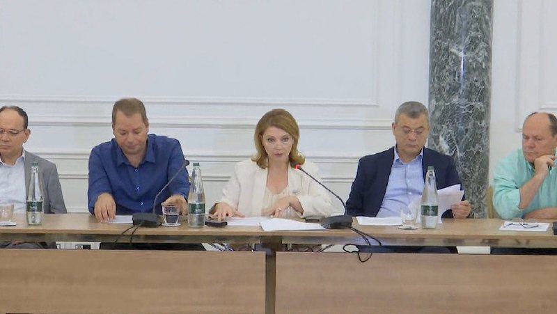 “Partia Demokratike jashtë shtratit ligjor”! Dalin në një konferencë urgjente grupimi ‘Për PD-në’: Arben Ristani zbardh shkeljet e Lulzim Bashës