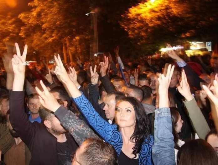 Lufta me horrat me minifund është betejë e humbur! Shpërthen keq zyrtarja, njofton largimin nga Partia Demokratike: Nuk eci me njerëz pa moral, rrugët tona ndahen këtu