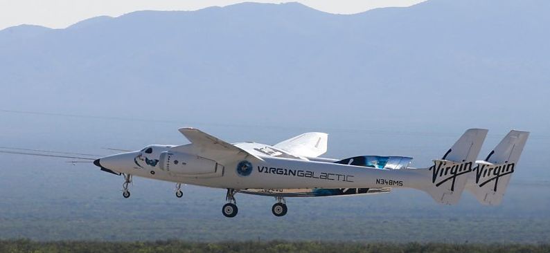 Miliarderi kryen me sukses misionin në hapësirë: Anija Virgin Galactic kthehet në tokë