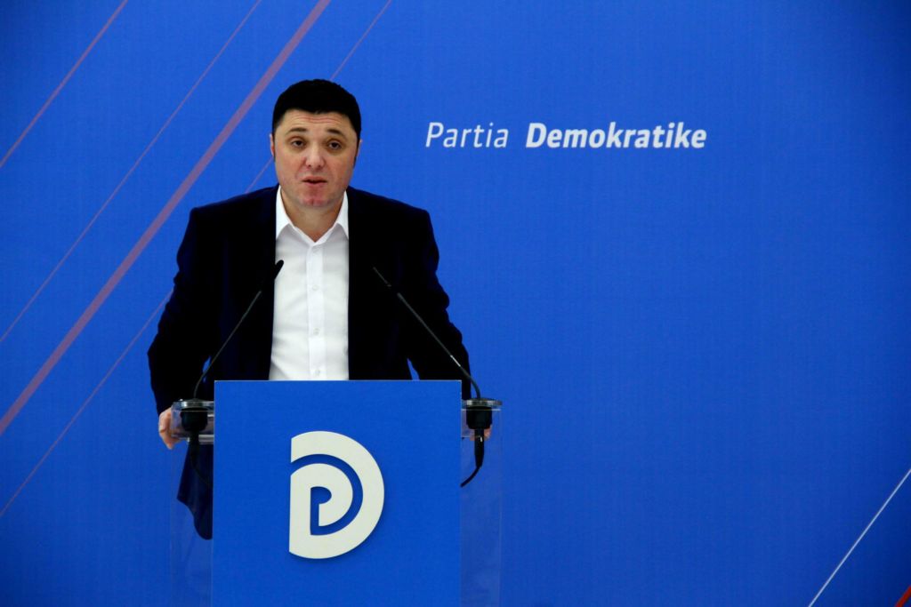 Plas në PD, deputeti demokrat sulmon Bashën: Ka ikur me pushime të thella, shpresojmë mos marrë dy vila të tjera në Dhërmi deri në Shtator