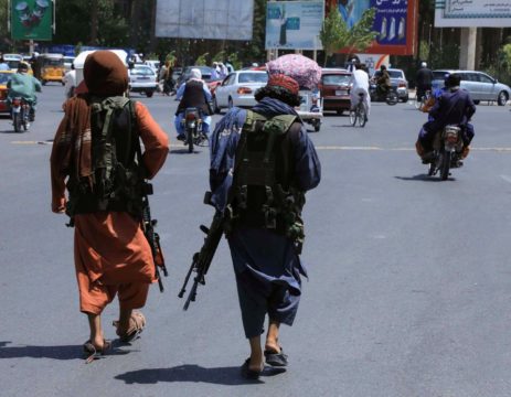 Talebanët bëjnë thirrje për armëpushim: S’duam viktima! SHBA nis evakuimin e diplomatëve me helikopter