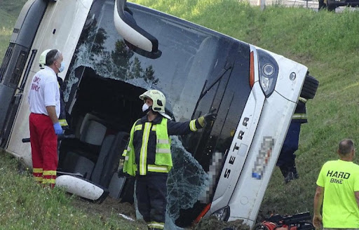 Hungari, 8 të vdekur dhe 48 të lënduar në një aksident autobusi