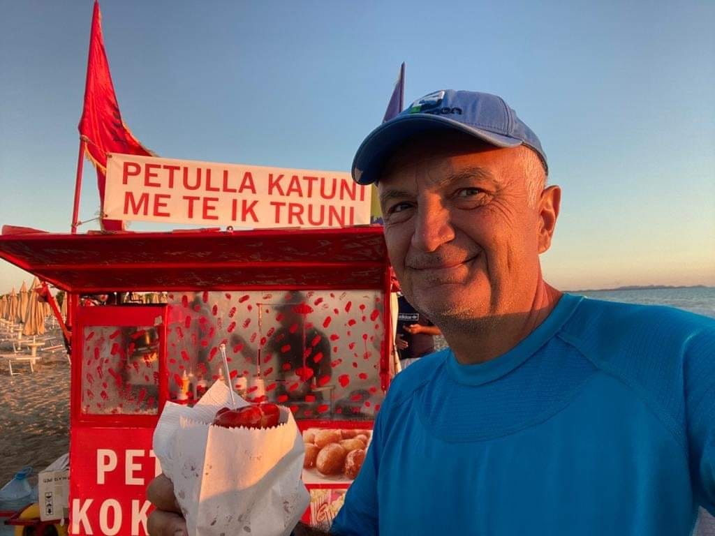 FOTO LAJM/ “Hajde petulla, petulla katuni me të ik truri”