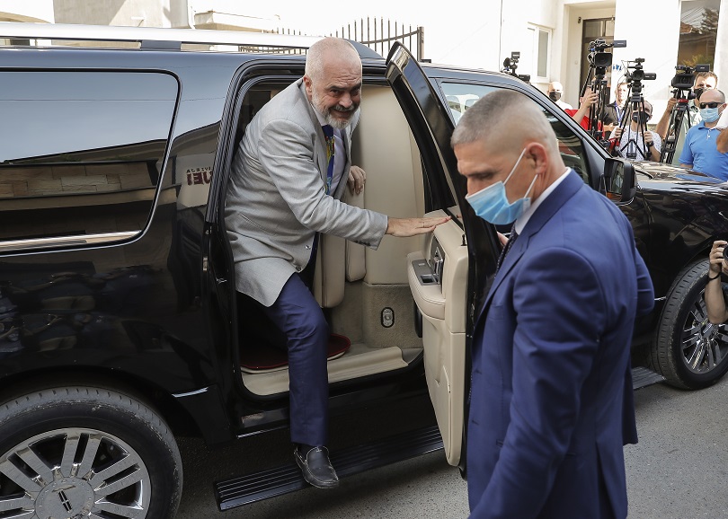 Edi Rama: Shpallja “non grata” e Berishës dhe dënimi i Llallës, mesazh i hapur se të korruptuarit nuk janë imunë