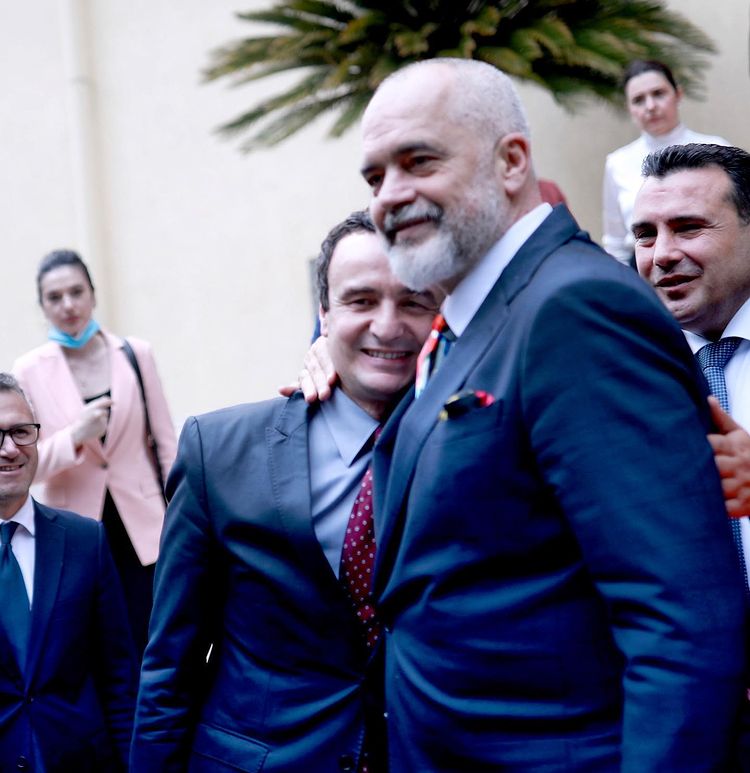 Edi Rama ia zbuloi halucin!