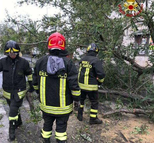 Video/ Mot i keq në Itali: “Alarm i kuq” në Sicili dhe Calabri! Mbyllen shkollat në disa provinca