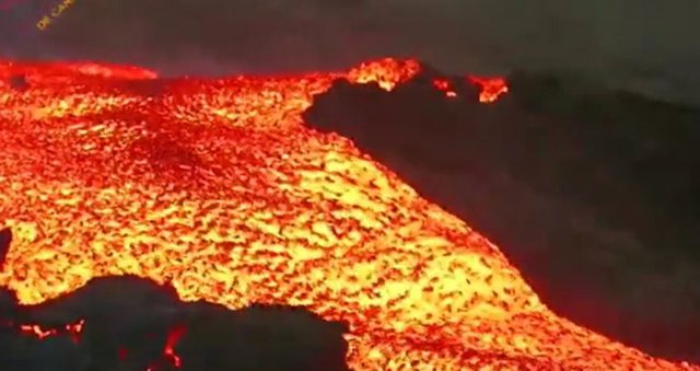 Pamje magjike nga ‘cunami’ i llavës së vullkanit, imazhet e fundit po bëjnë xhiron e botës