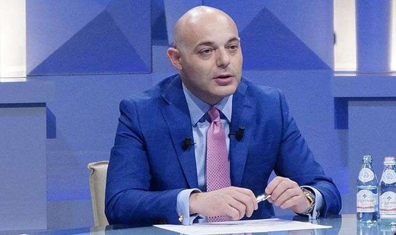 Kush duhet të largohet nga PD, Berisha apo Basha?! Blendi Fevziu bën deklaratën e papritur: Kreu demokrat përjashtoi kritikët e tij, partia nuk mund të mbahet peng