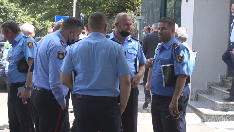 Gledis Nano riciklon drejtorët e Saimir Tahirit dhe bën rokadë në drejtoritë e policisë, pritet furtunë në nivele të tjera drejtuese