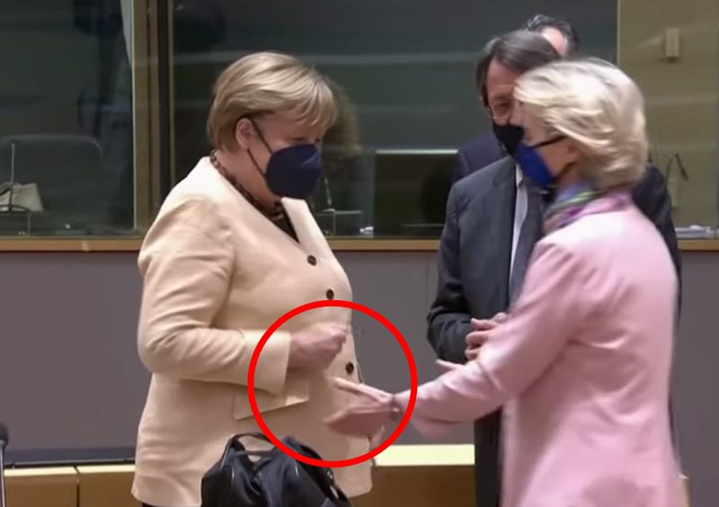 Çfarë ndodhi? Angela Merkel refuzon një shtrëngim duarsh me Ursula von der Leyen (VIDEOJA po thyen rrjetin)