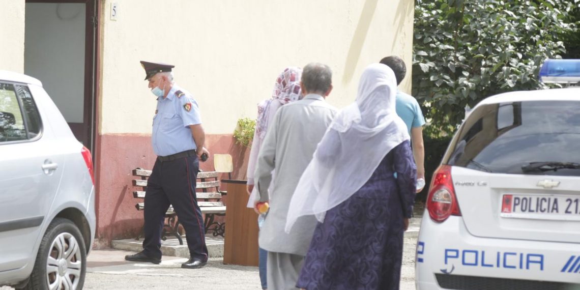 Konflikt mes çiftit afgan në Shëngjin, gruaja plagos me thikë bashkëjetuesin