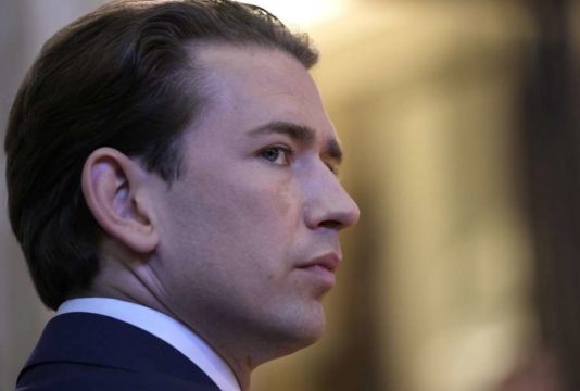 Dyshime për korrupsion në Austri: Bastiset selia e kancelarit Sebastian Kurz dhe zyrat e partisë së tij