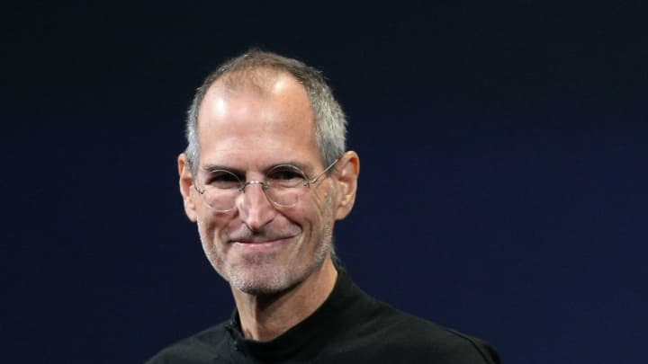 10 vjet më parë u nda nga jeta gjeniu Steve Jobs, shpikës dhe krijues i “Apple-it”