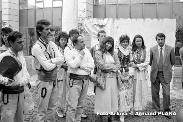 Koncert me asamblin shqiptar në Austri, 1988: Fotot e rralla e njerëzve e mëdhenj që i mungojnë artit që nga Vaçe Zela te Agim Krajka e Rexhep Çeliku