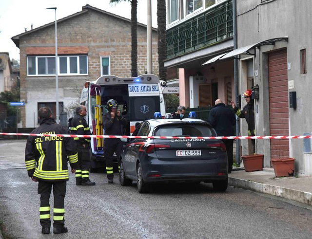 Tjetër ngjarje tronditëse! Fëmija shqiptar vritet nga i ati me thikë pas shpine, e ëma bie në gjendje shoku nga tmerri që shikon kur futet në dhomë