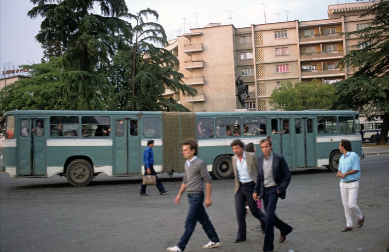 A e di njeri nëse është shfuqizuar ky ligj?! Në komunizëm kush nuk martohej paguante “tatim beqarnie”: Ja sa ishte taksa!