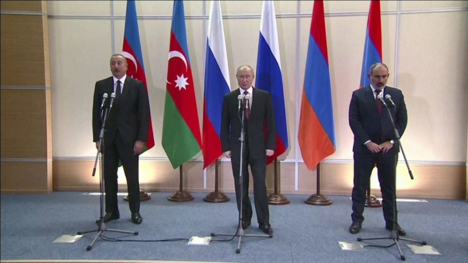 Nuk ia doli gjithë bota, Putin ul në tryezë presidentët e Azerbajxhanit dhe Armenisë