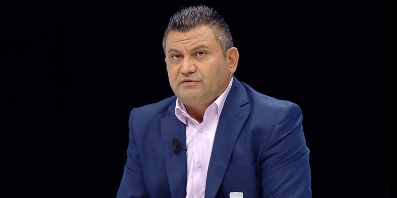 Mentor Kikia: Protesta e sotme ishte një sajesë, Berisha nuk u ngrit kundër Vuçiçit