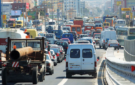 Një vendim për tu përshëndetur nga qytetarët e Tiranës: Pas betoniereve, bllokohet qarkullimi i mjeteve që transportojnë mallra