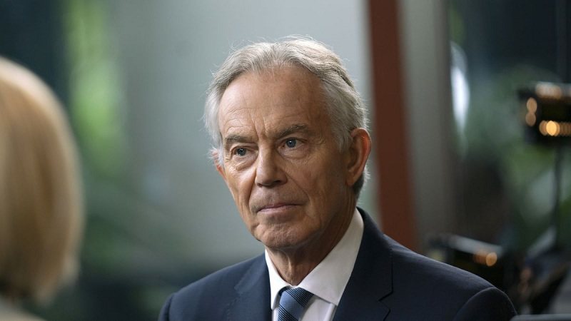 Tony Blair nderohet me titullin e lartë nga Mbretëresha e Anglisë