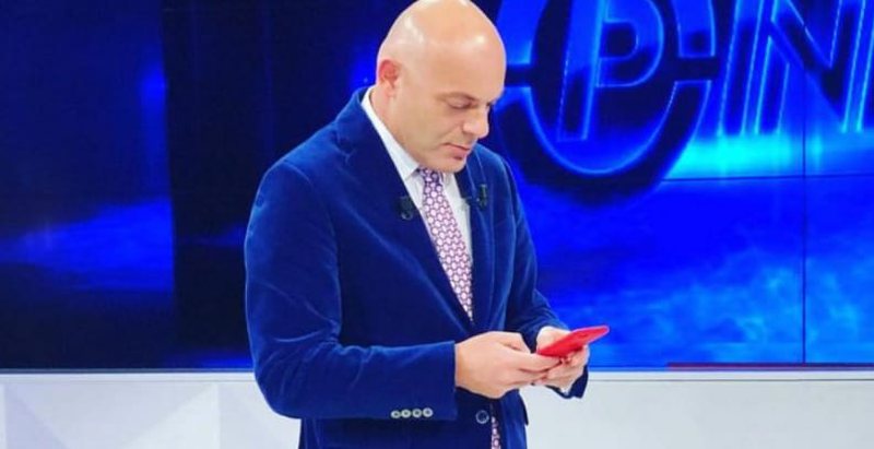 Ministri i Brendshëm i dërgon mesazh në celular live Blendi Fevziut: Ç’është kjo pyetje? Në tarracën e PD-së…