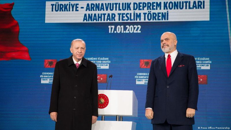 Turqit analizojnë vizitën e Erdogan: Ankaraja e pakënaqur me tolerimet ndaj gylenistëve, ja pse grekët u alarmuan nga vizita e presidentit turk