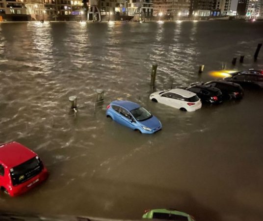 Stuhia e madhe në veri të Gjermanisë, paralajmërohen përmbytje