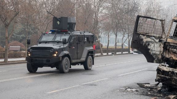 Përplasje të dhunshme me ushtrinë, Kazakistani prej ditësh në kaos, numri i të arrestuarve shkon në 4 000