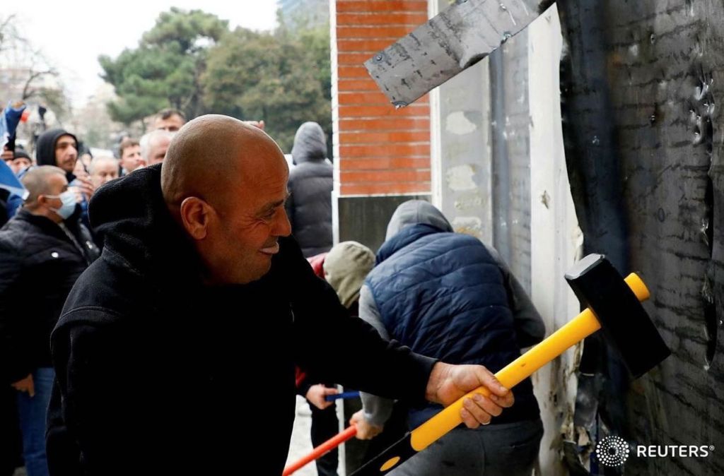 Trondit themeluesit e Partisë Demokratike, nxjerr zbulur Sali Berishën: Ish-bolshevik, ja pse u rikthye