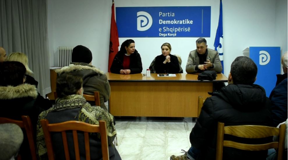 Mbështetësit e Berishës marrin zyrat e PD në Korçë, me… kontratë