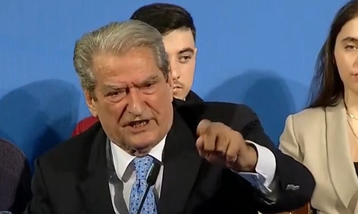 “Kjo gjë nuk mund të ndodhë kurrë, do përmbytet Dibra”! “Nongrata” Berisha tallet me ato pak dibranë që dëgjojnë broçkullat e një të dënuar nga SHBA