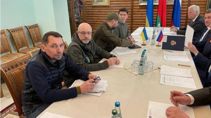 Të gjithë po presin kthesën e madhe! Bisedimet mes delegacionit rus dhe ukrainas zgjatën 90 minuta: Zbardhet lëvizja e fundit që po ndodh tani