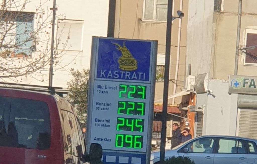 Çmimet e naftës zbresin në 223 lekë për litër