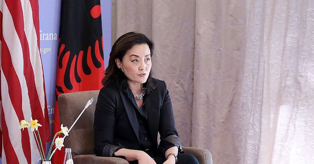 Kush sulmon sot SHBA-të dhe Ambasadoren Kim, mbart tharmin e ish-Diktaturës