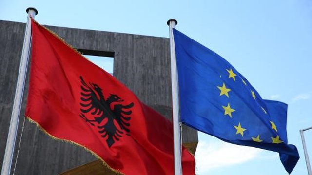 Gati gjysma e gjermanëve dhe francezëve janë kundër Shqipërisë në BE