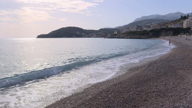 Turizëm “në kohë lufte”! Shqipëria tërheqëse për të huajt vetëm për çmimet e ulëta