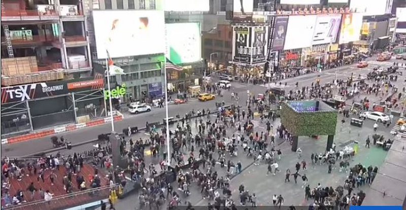 Tronditëse/ Shpërthim i fuqishëm në nëntokën e Times Square! Njerëzit vrapojnë të tmerruar: Publikohen VIDEOT çfarë po ndodh në qendrën e Manhatanit