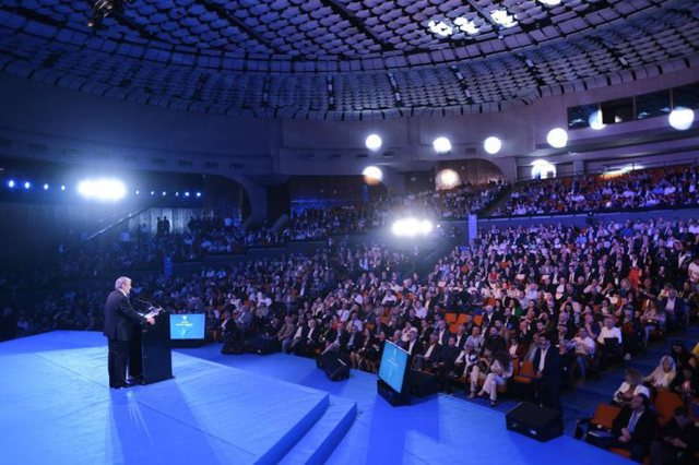 Foltorja mbushur me “trima”! Nuk njohin “non gratën” e Berishës, por thonë se do shpallin “non grata” Xhorxh Sorosin kur kanë “çelsat e kashtës” në dorë