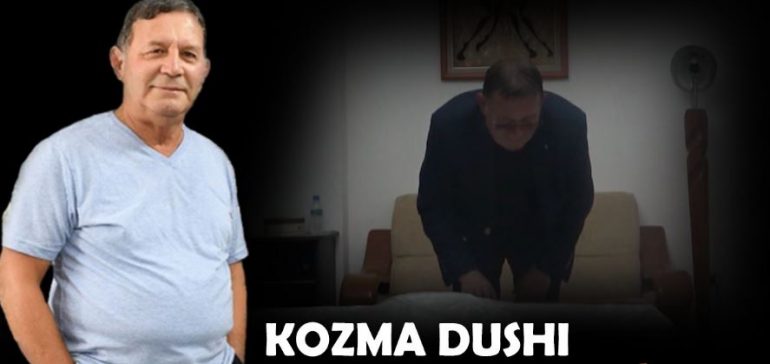 Kozma Dushi bie “pre” e kameras së fshehtë, ngre nga arkivoli “të vdekurin” duke i kënduar “Eja o shoku ynë”