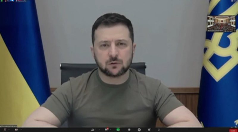 Seanca e jashtëzakonshme/ Nis fjalimi i Zelenskyt “LIVE” në Kuvendin e Shqipërisë : presidenti mesazh të fuqishëm