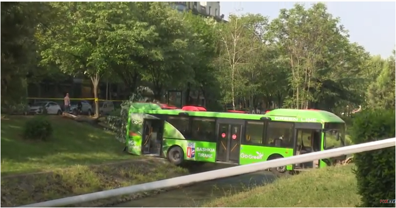 Prokuroria merr vendimin për autobusin që pësoi aksident dhe përfundoi në Lanë