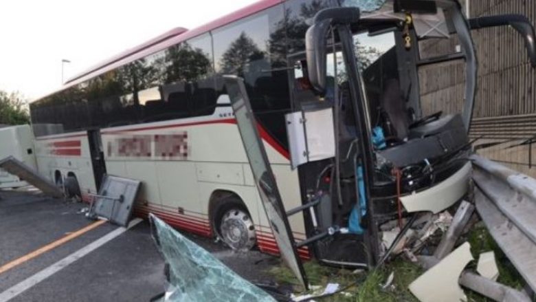 Aksident i rëndë në Austri, autobusi me pasagjerë nga Kosova përplaset me trafik-ndarësen, të paktën 19 të plagosur