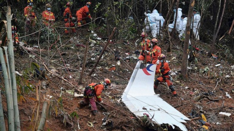 Përplasja e aeroplanit të China Eastern Airlines, ku humbën jetën 132 persona, besohet të jetë shkaktuar nga një veprim i qëllimshëm